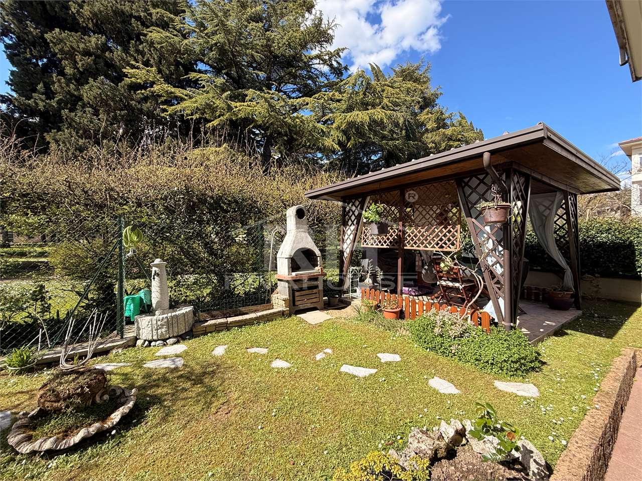 REF. 11 - 3-ROOM APARTMENT WITH GARDEN IN THE CENTER