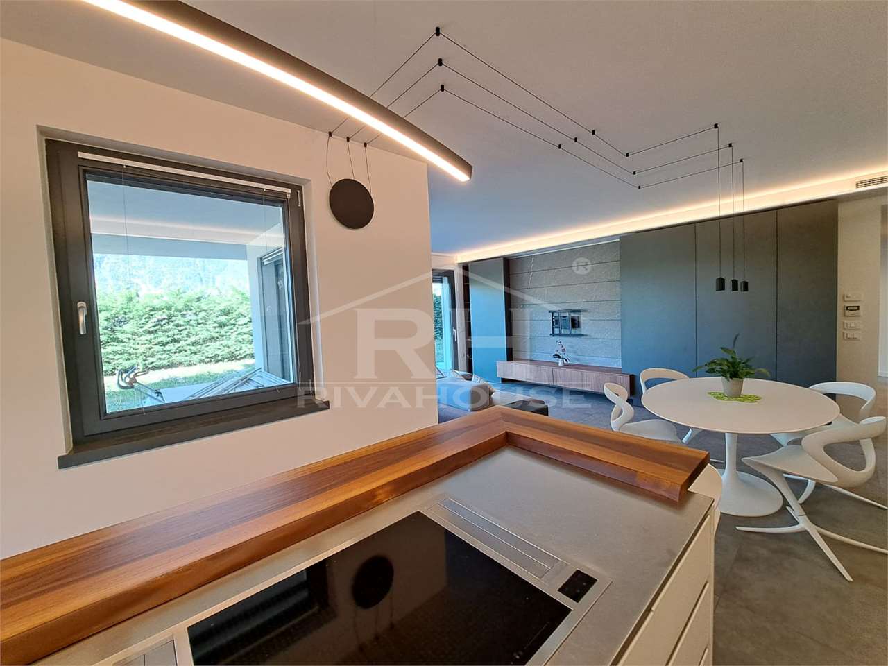 REF. 29 - LARGE THREE-ROOM APARTMENT WITH GARDEN NEAR THE LAKE