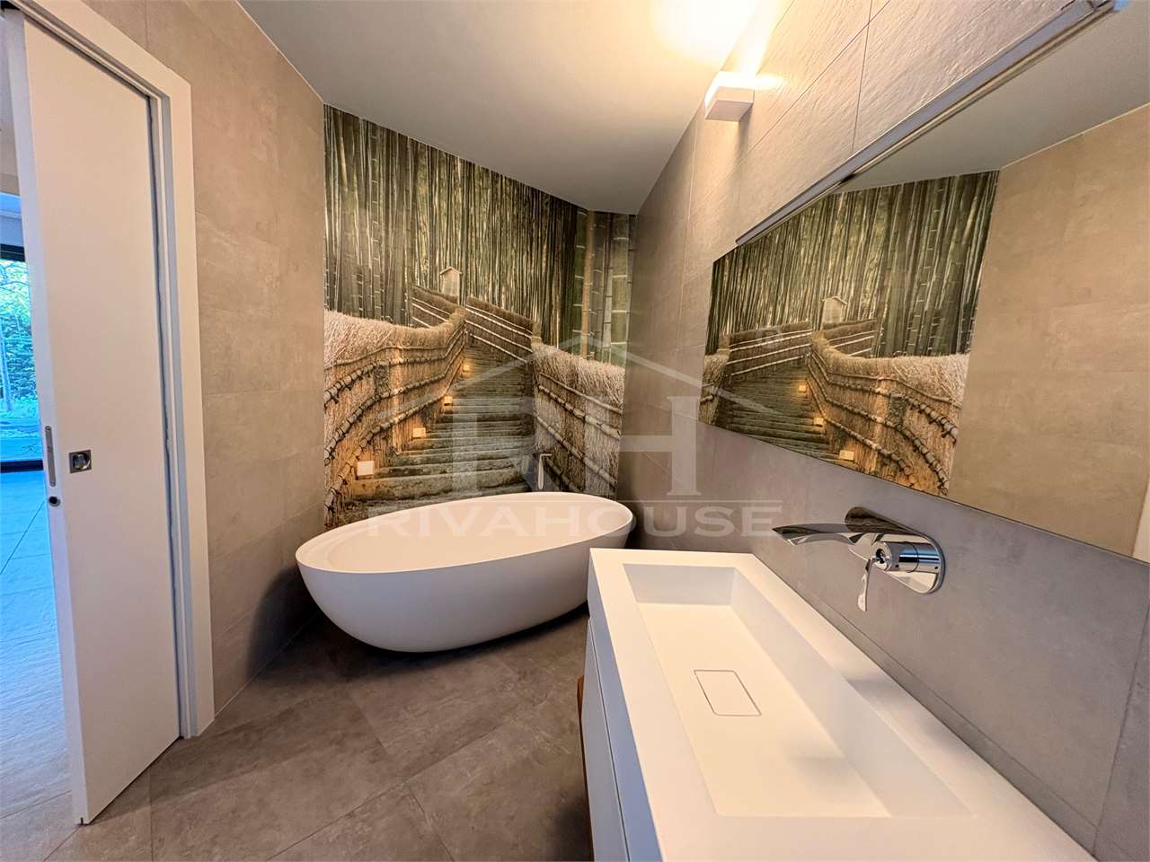 REF. 29 - LARGE THREE-ROOM APARTMENT WITH GARDEN NEAR THE LAKE