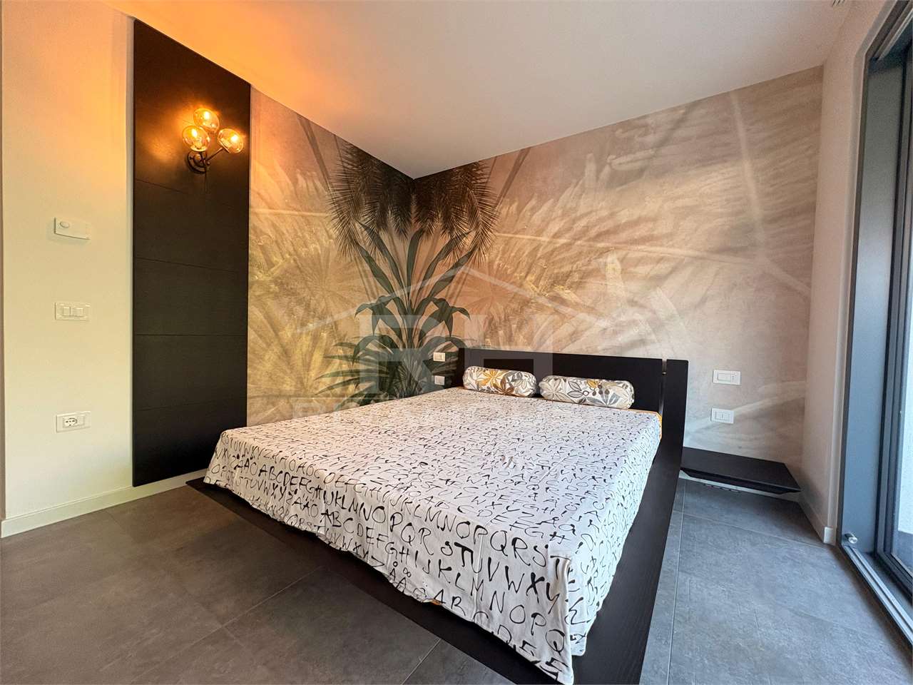 REF. 29 - LARGE THREE-ROOM APARTMENT WITH GARDEN NEAR THE LAKE