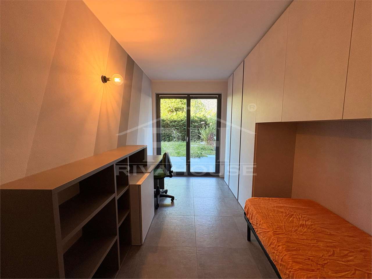 REF. 29 - LARGE THREE-ROOM APARTMENT WITH GARDEN NEAR THE LAKE