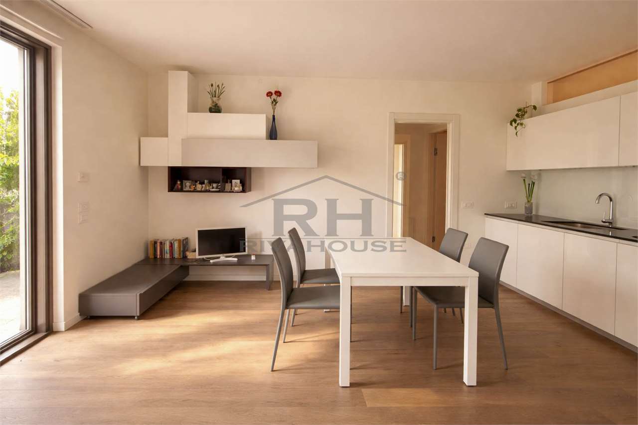 REF. 22 - TWO-ROOMS WITH GARDEN