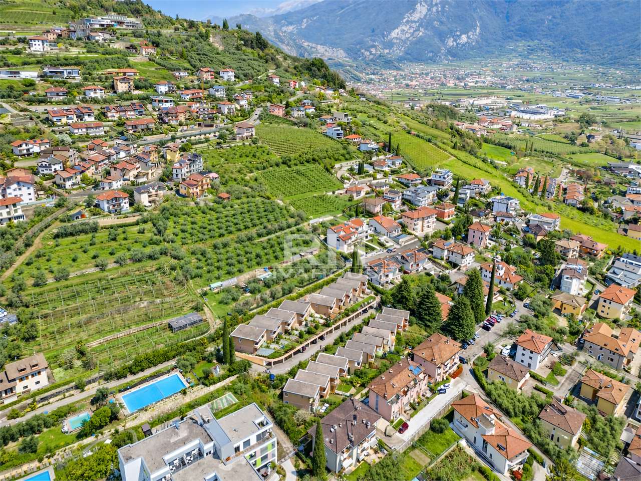 REF. 01 - TWO-ROOM APARTMENT, LAKE VIEW