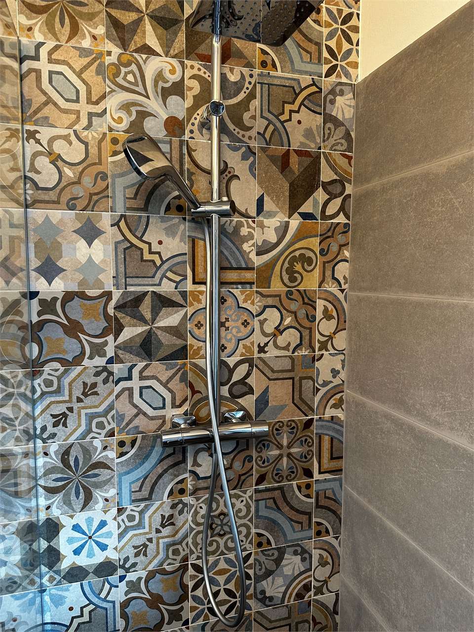 ELEGANT TWO-BEDROOM APARTMENT FOR RENT