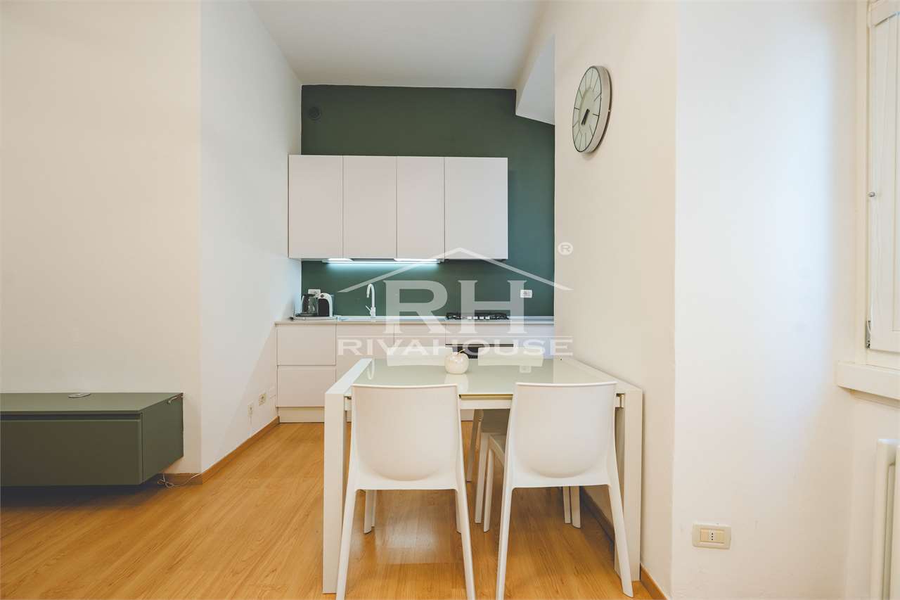 REF. 37 - BEAUTIFUL TWO-ROOM APARTMENT ON THE LAKE