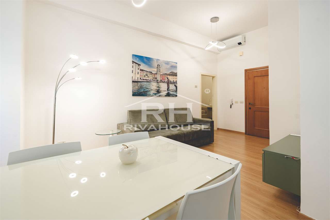 REF. 37 - BEAUTIFUL TWO-ROOM APARTMENT ON THE LAKE