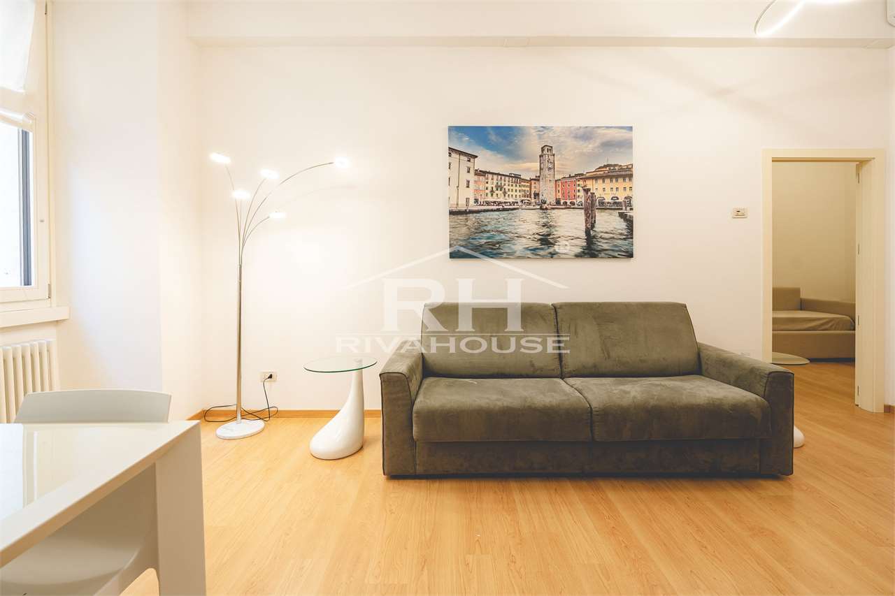 REF. 37 - BEAUTIFUL TWO-ROOM APARTMENT ON THE LAKE