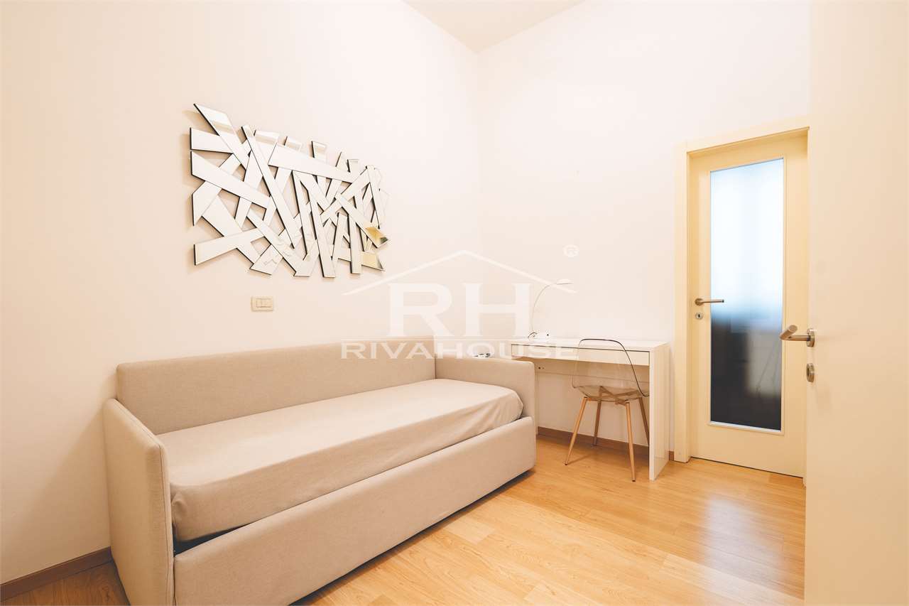 REF. 37 - BEAUTIFUL TWO-ROOM APARTMENT ON THE LAKE