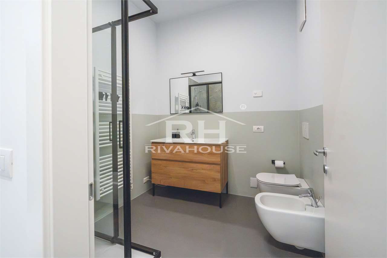 REF. 38 - NEWLY RENOVATED CHARMING TWO-ROOM APARTMENT