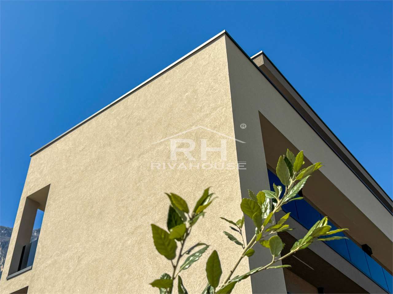 REF. 07 – REFINED AND VERY RECENT PENTHOUSE