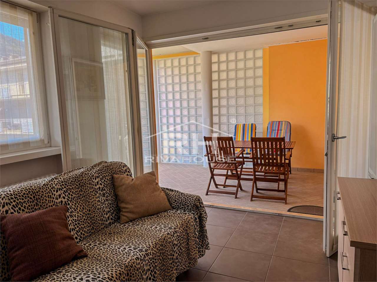 RIF. 02 - ELEGANTE TRILOCALE ESENTE GILMOZZI