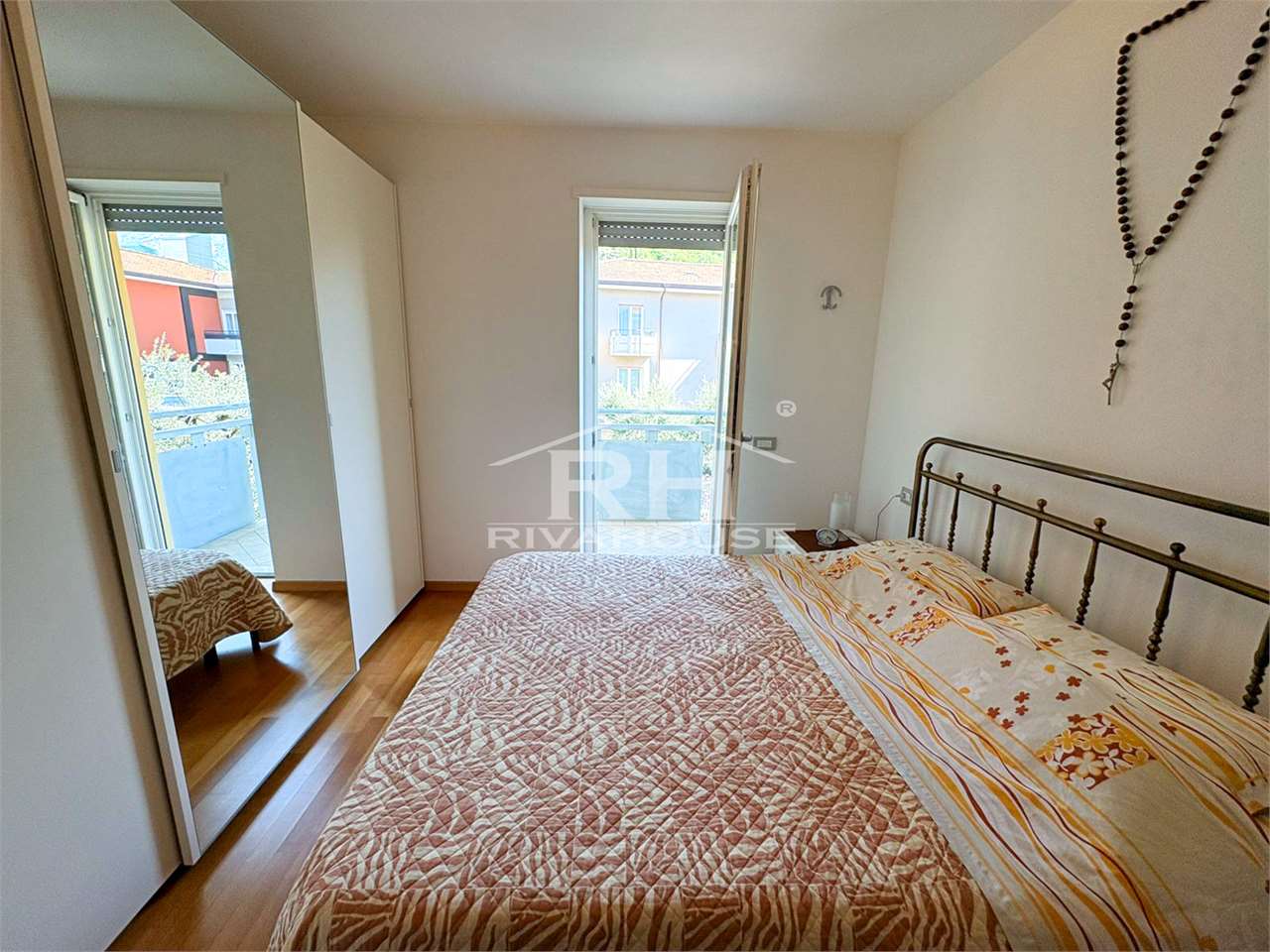 RIF. 02 - ELEGANTE TRILOCALE ESENTE GILMOZZI