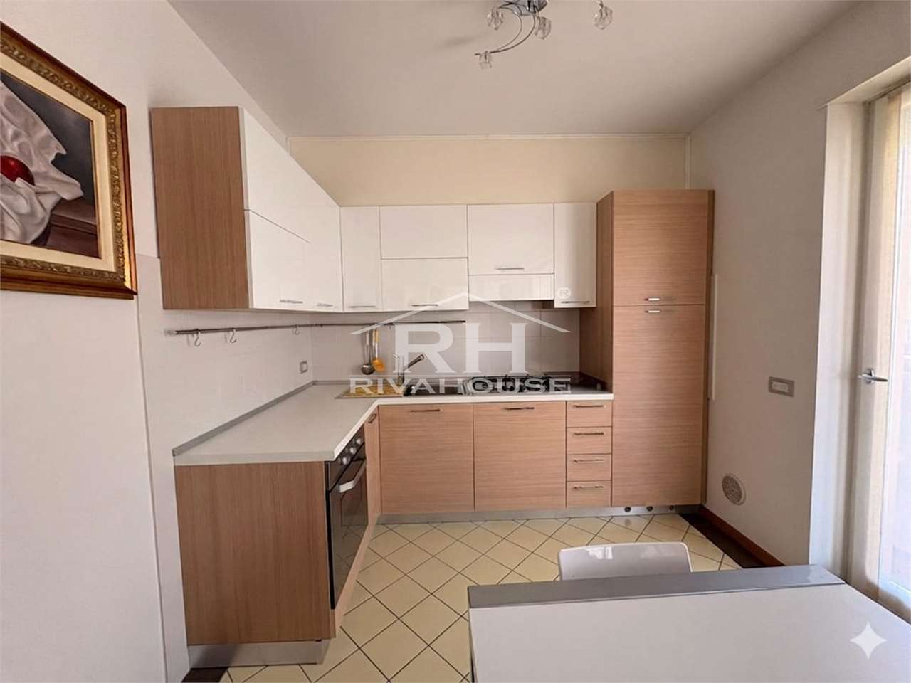 RIF. 02 - ELEGANTE TRILOCALE ESENTE GILMOZZI