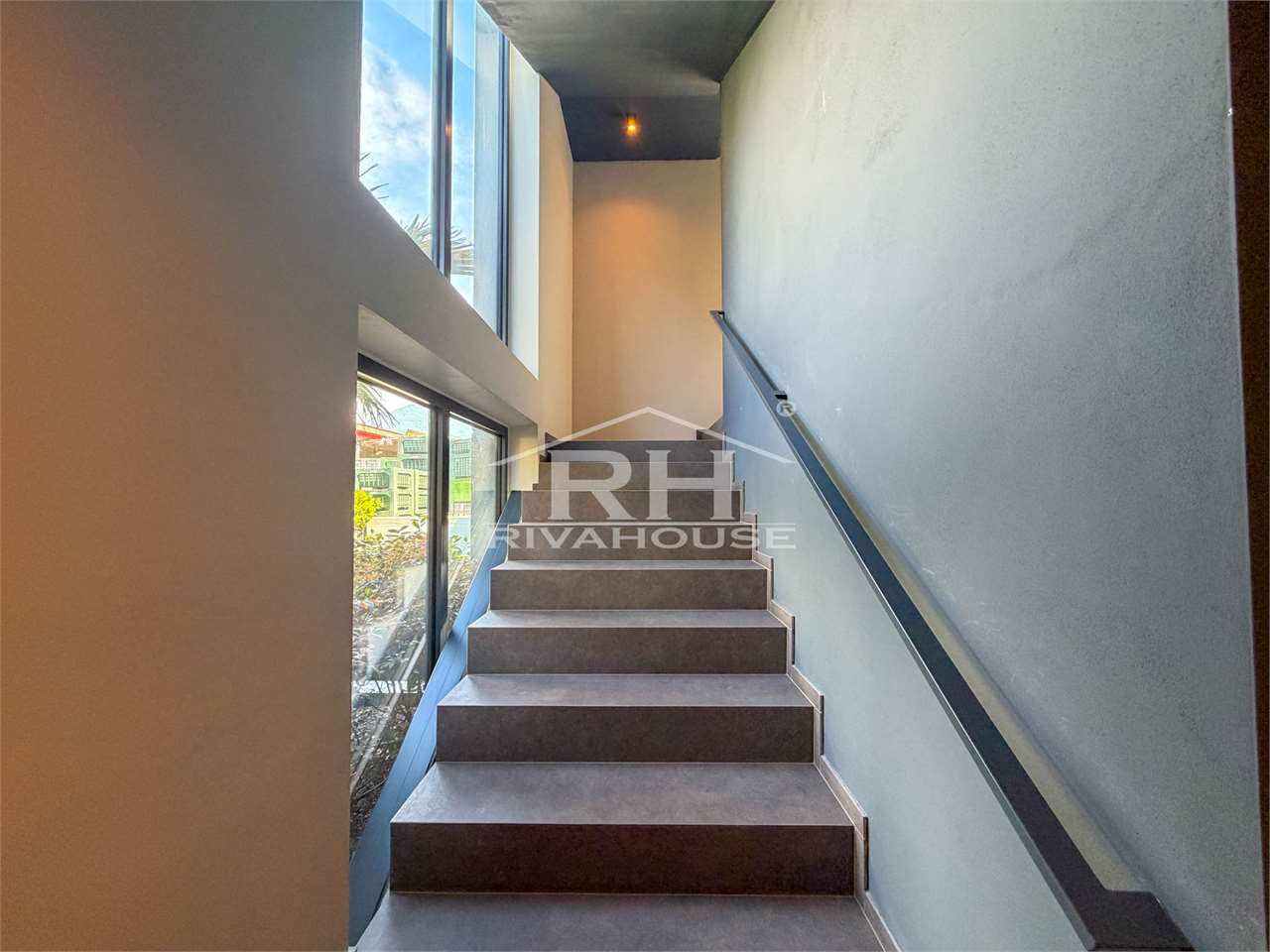 RIF. 23 - BILOCALE MODERNO CON TERRAZZO
