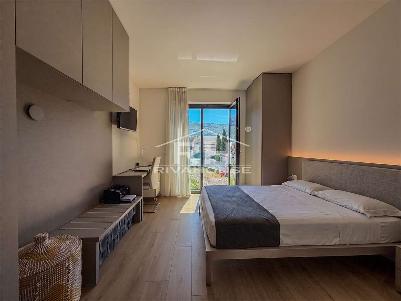 RIF. 23 - BILOCALE MODERNO CON TERRAZZO