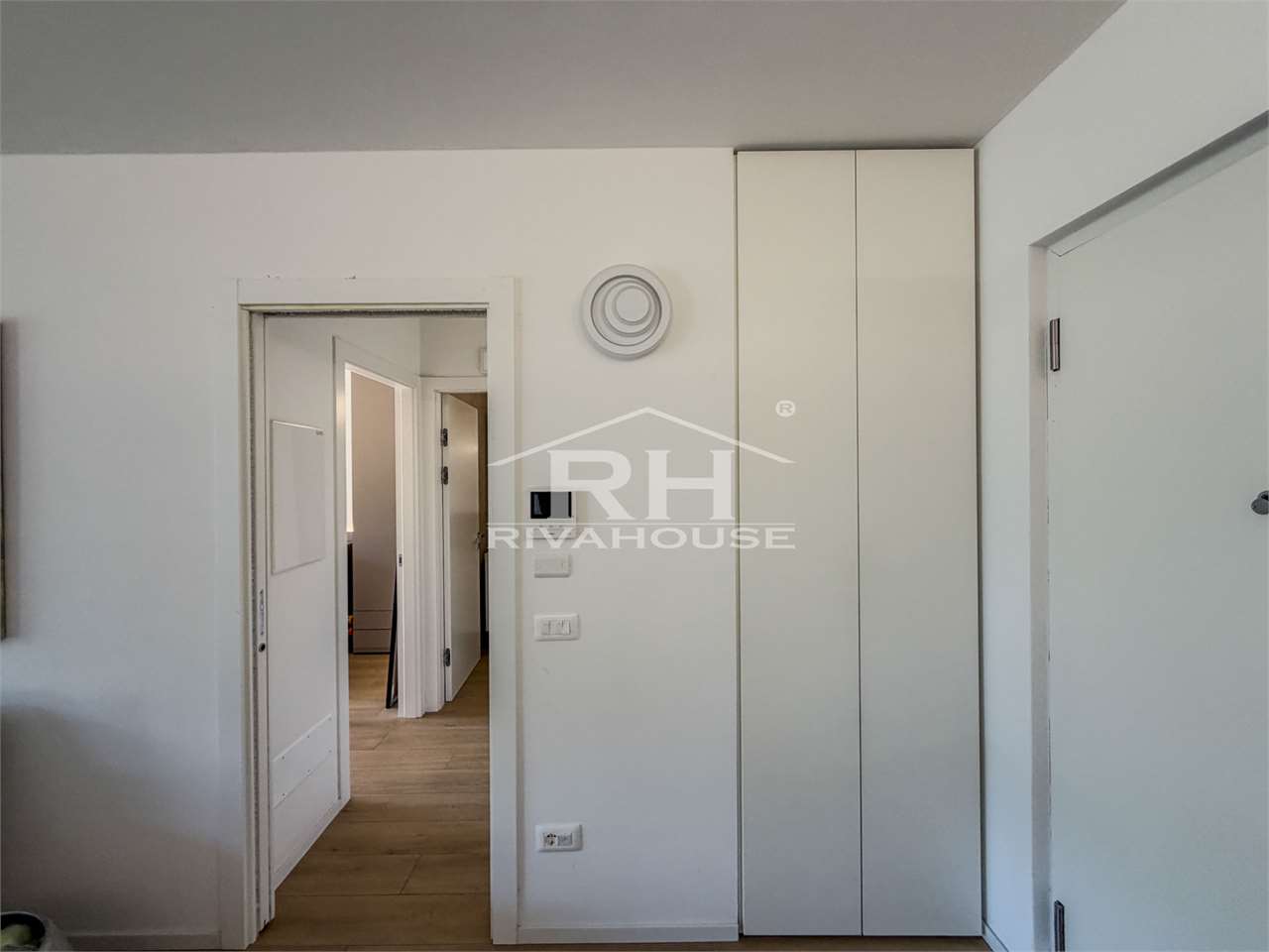 RIF. 23 - BILOCALE MODERNO CON TERRAZZO