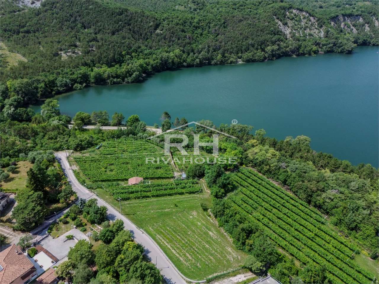 RIF. 19 - TERRENO EDIFICABILE VISTA LAGO
