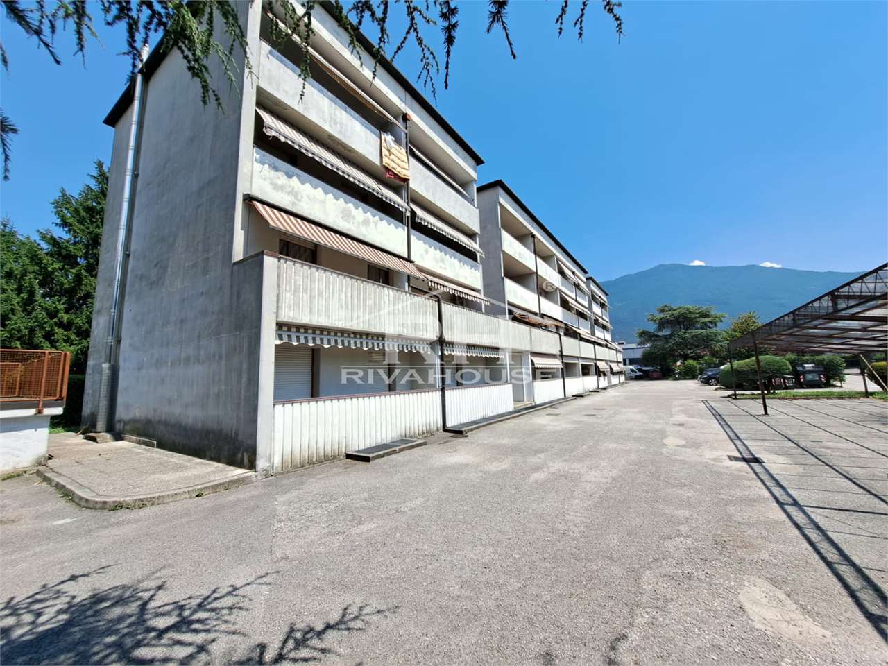 RIF. 12 - AMPIO QUADRILOCALE IN ZONA SERVITA