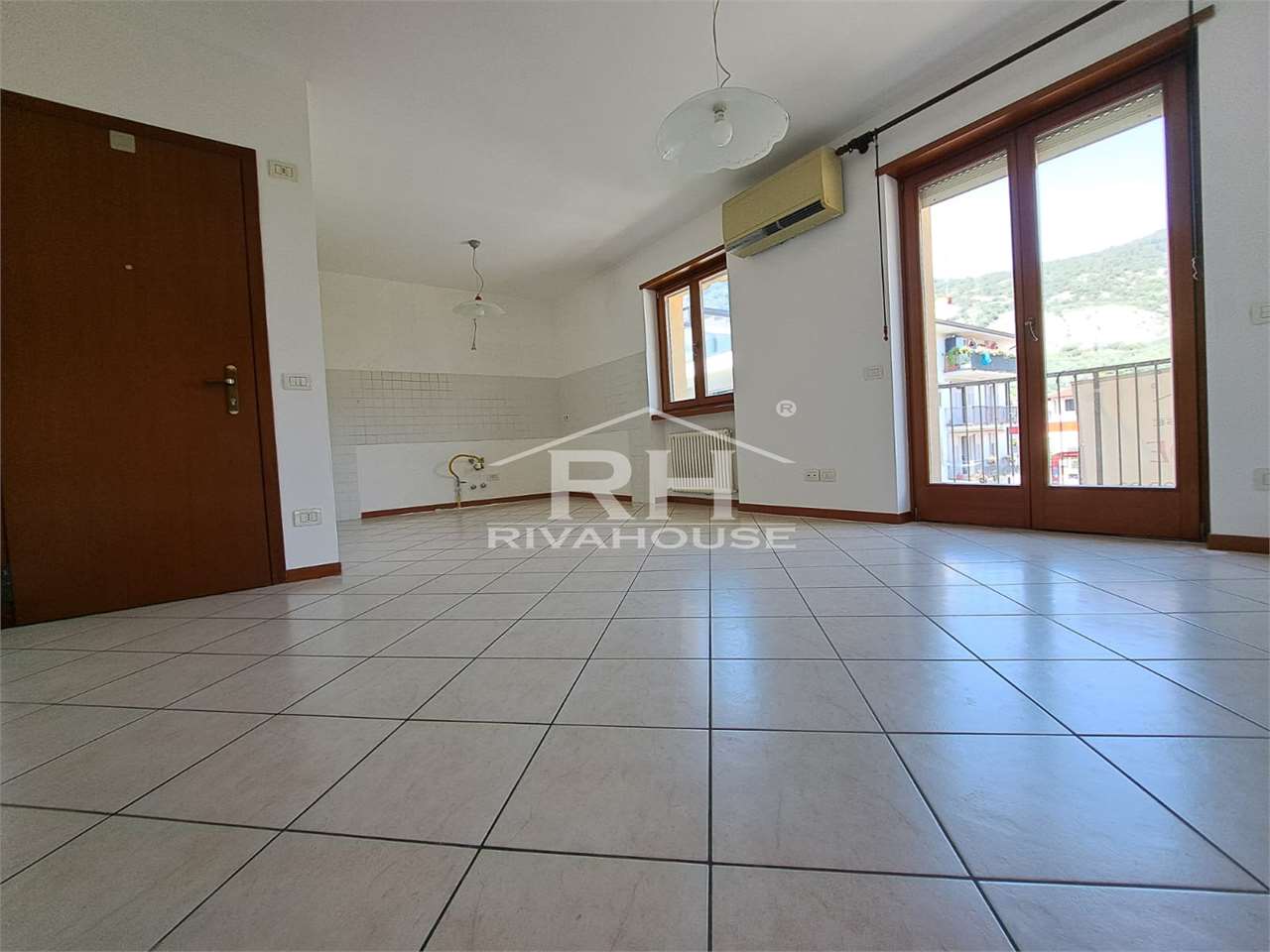 REF. 09 - TWO-ROOM APARTMENT FOR SALE IN ARCO