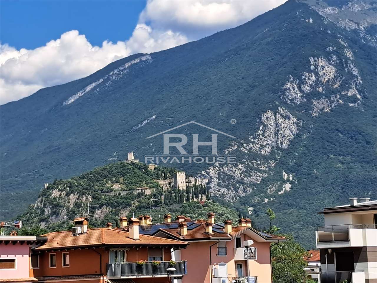 REF. 09 - TWO-ROOM APARTMENT FOR SALE IN ARCO