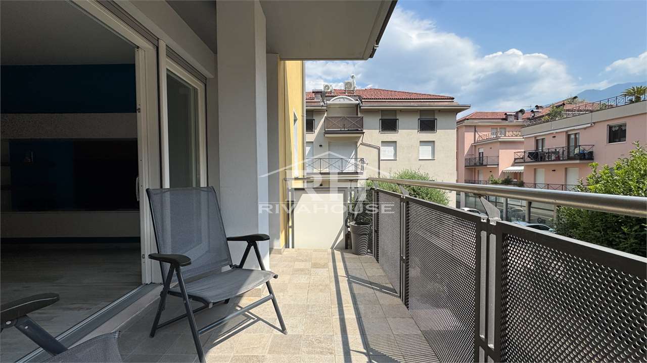 RIF. 11 - AMPIO TRILOCALE IN VENDITA A RIVA CENTRO, CON GARAGE E TERRAZZI