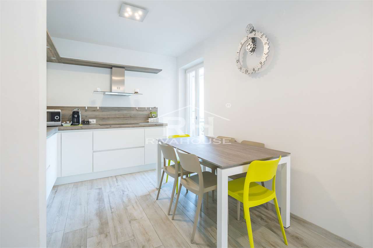 RIF. 11 - AMPIO TRILOCALE IN VENDITA A RIVA CENTRO, CON GARAGE E TERRAZZI