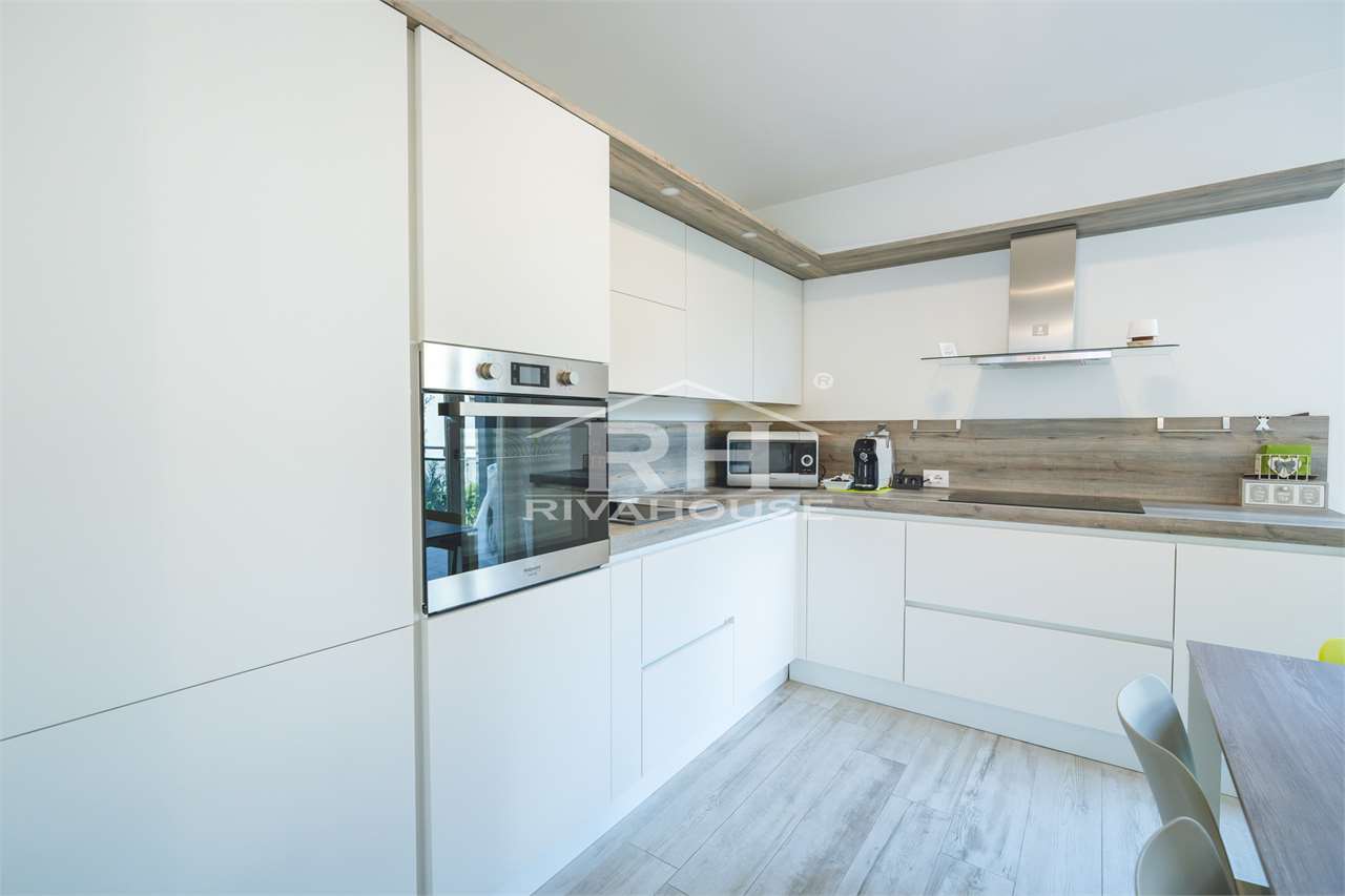 RIF. 11 - AMPIO TRILOCALE IN VENDITA A RIVA CENTRO, CON GARAGE E TERRAZZI