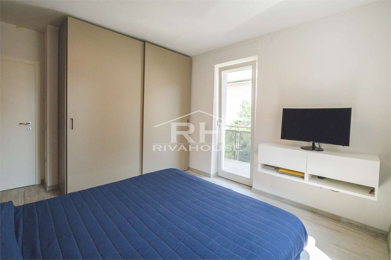 RIF. 11 - AMPIO TRILOCALE IN VENDITA A RIVA CENTRO, CON GARAGE E TERRAZZI