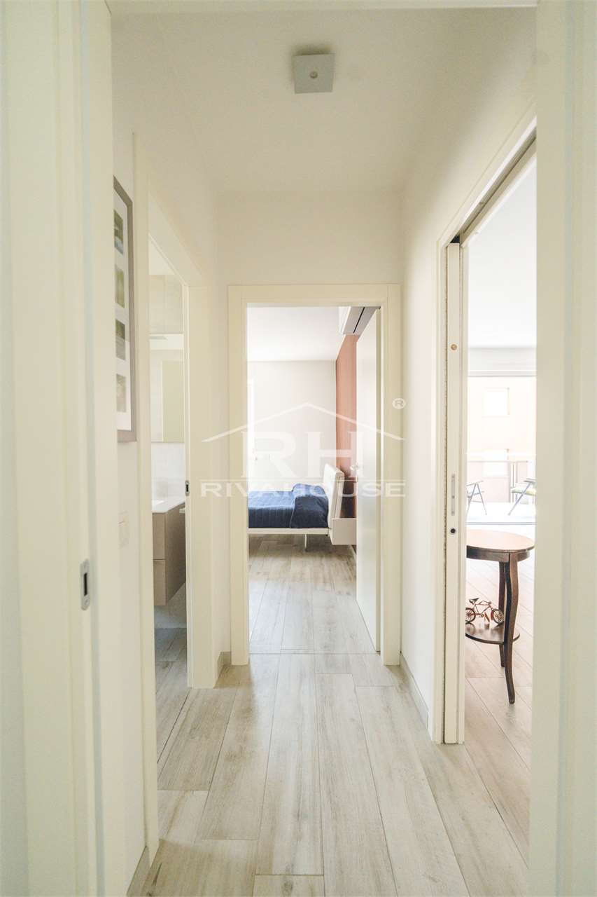 RIF. 11 - AMPIO TRILOCALE IN VENDITA A RIVA CENTRO, CON GARAGE E TERRAZZI