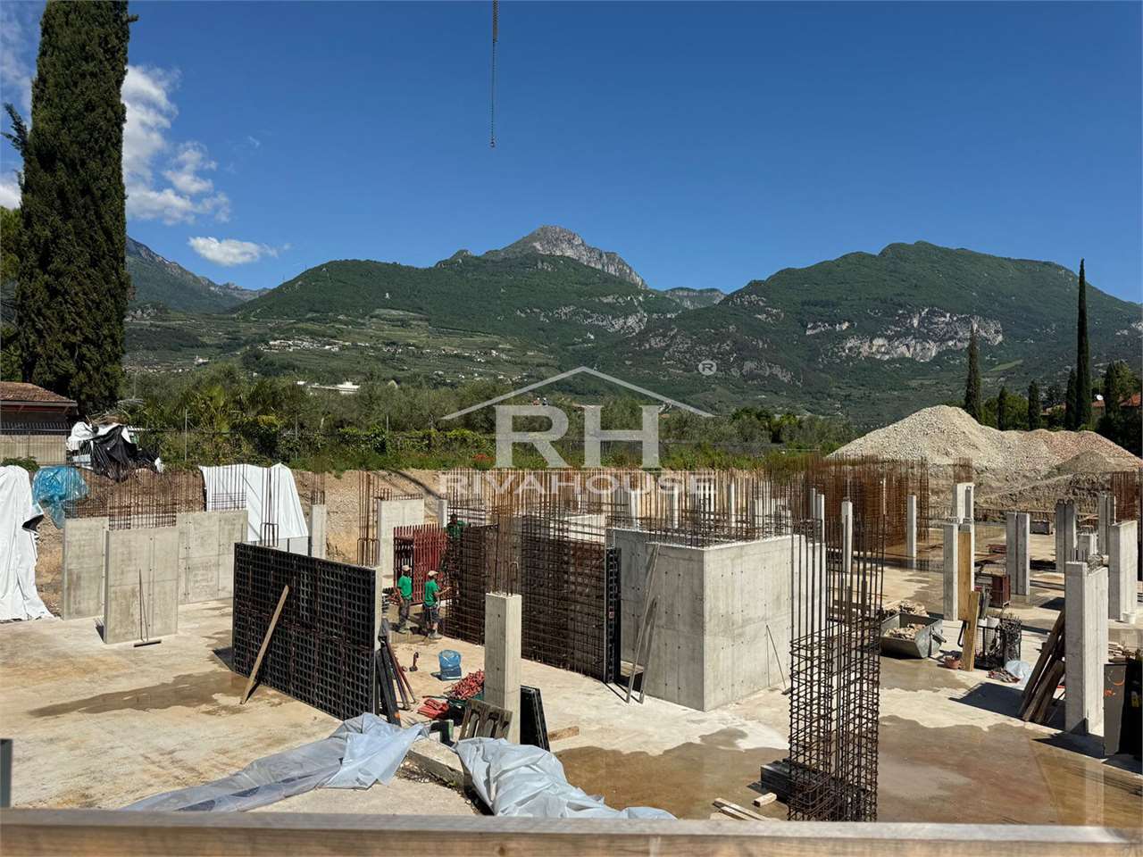 REF. 44_P1_B - NEWLY BUILT TWO-ROOM APARTMENT WITH LARGE TERRACE FOR SALE