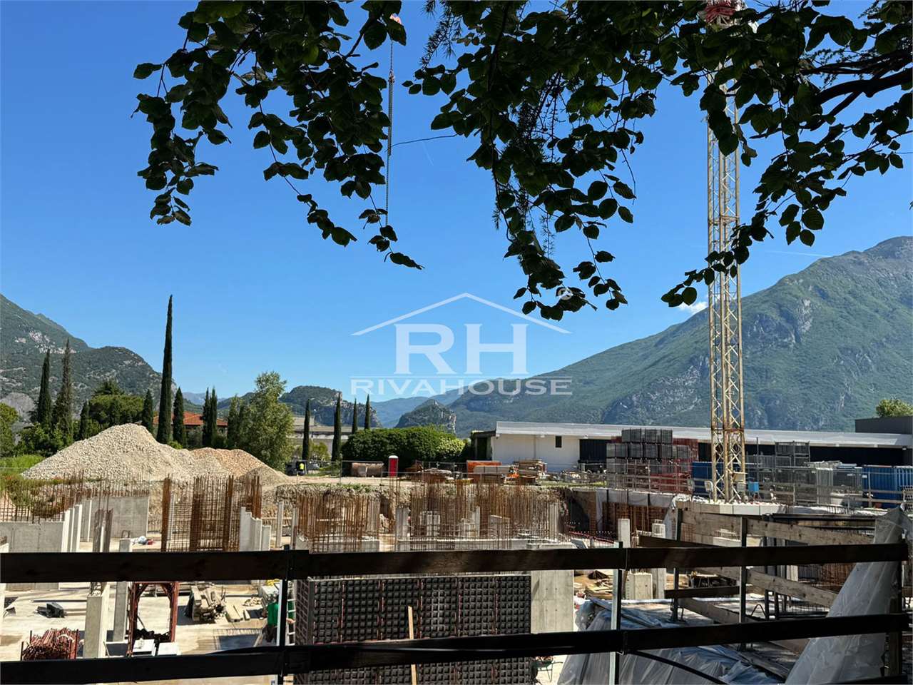 REF. 44_P1_B - NEWLY BUILT TWO-ROOM APARTMENT WITH LARGE TERRACE FOR SALE