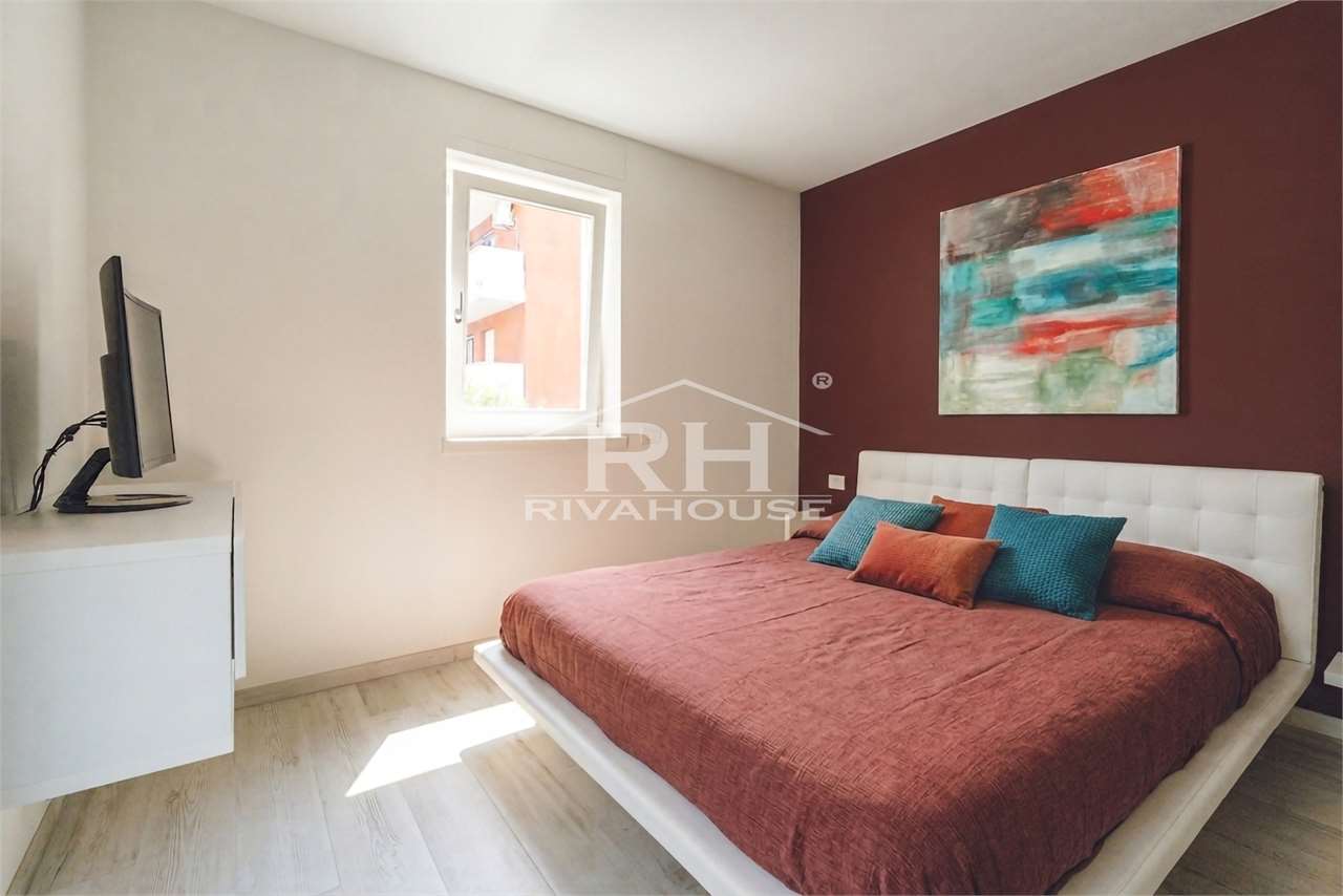REF. 11 - LARGE THREE-ROOM APARTMENT FOR SALE IN RIVA CENTRO, WITH GARAGE AND TERRACES