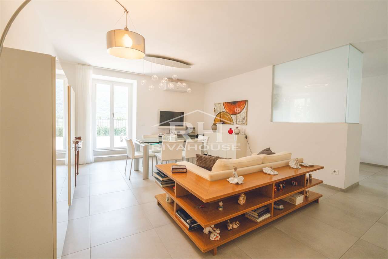 REF. 04 – SPACIOUS TWO-BEDROOM APARTMENT WITH PRIVATE GARDEN, NO CONDO FEES, NO GILMOZZI RESTRICTION