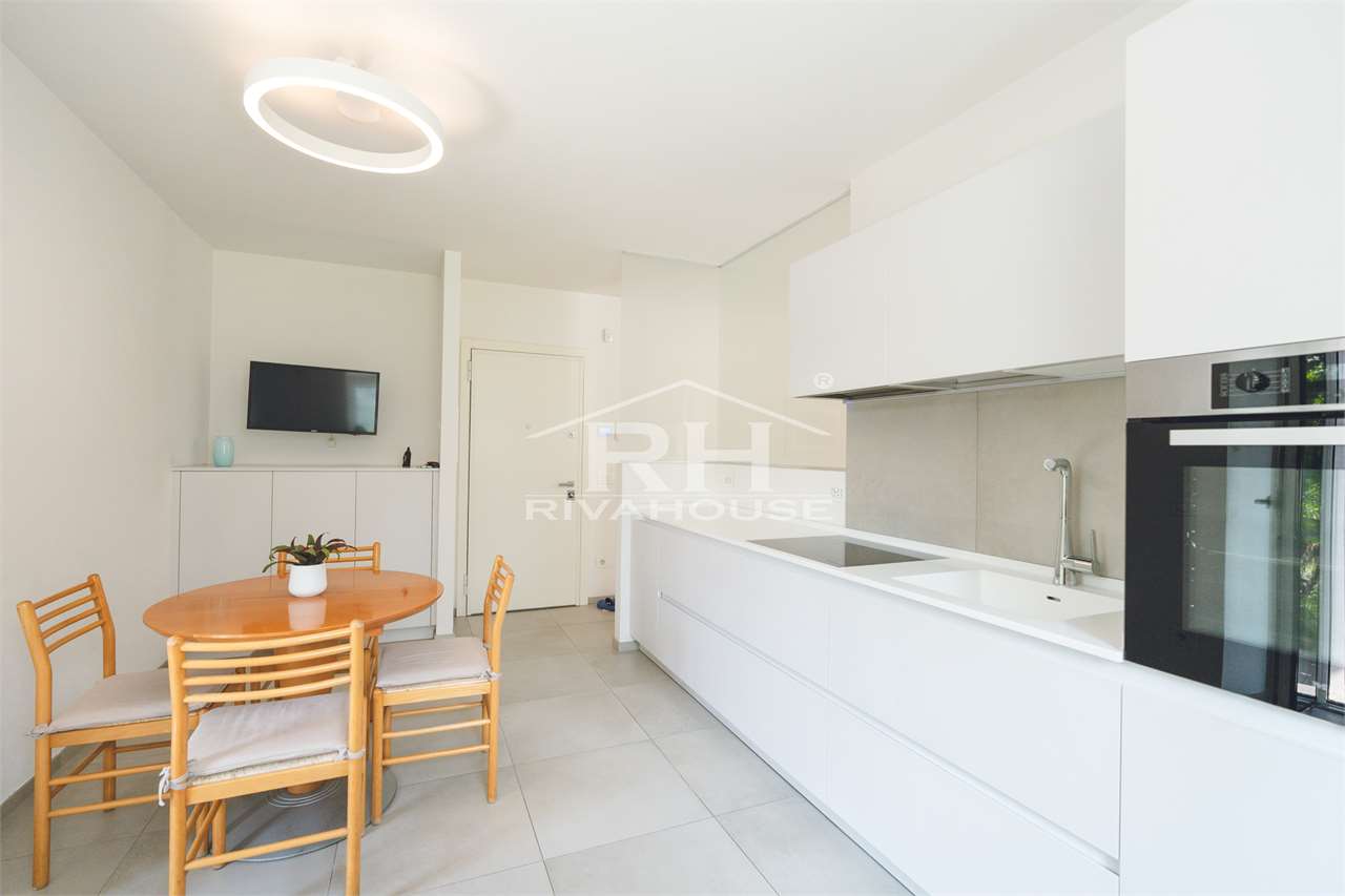 REF. 04 – SPACIOUS TWO-BEDROOM APARTMENT WITH PRIVATE GARDEN, NO CONDO FEES, NO GILMOZZI RESTRICTION