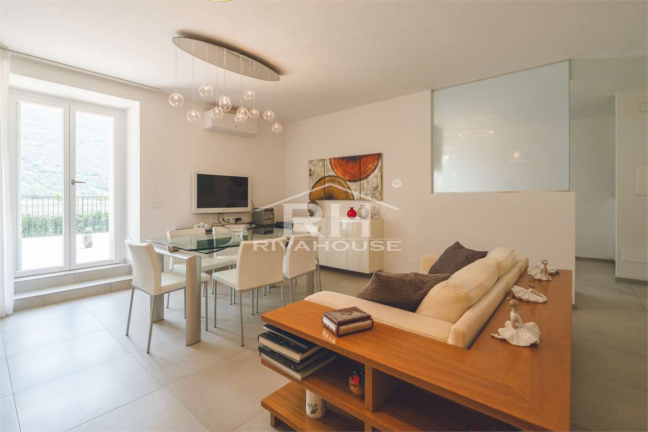 REF. 04 – SPACIOUS TWO-BEDROOM APARTMENT WITH PRIVATE GARDEN, NO CONDO FEES, NO GILMOZZI RESTRICTION