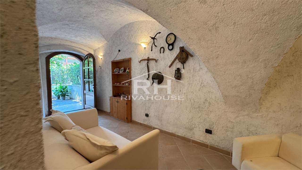 RIF. 04 - PORZIONE DI CASA CON GIARDINO, NO SPESE CONDOMINIALI, NO LEGGE GILMOZZI