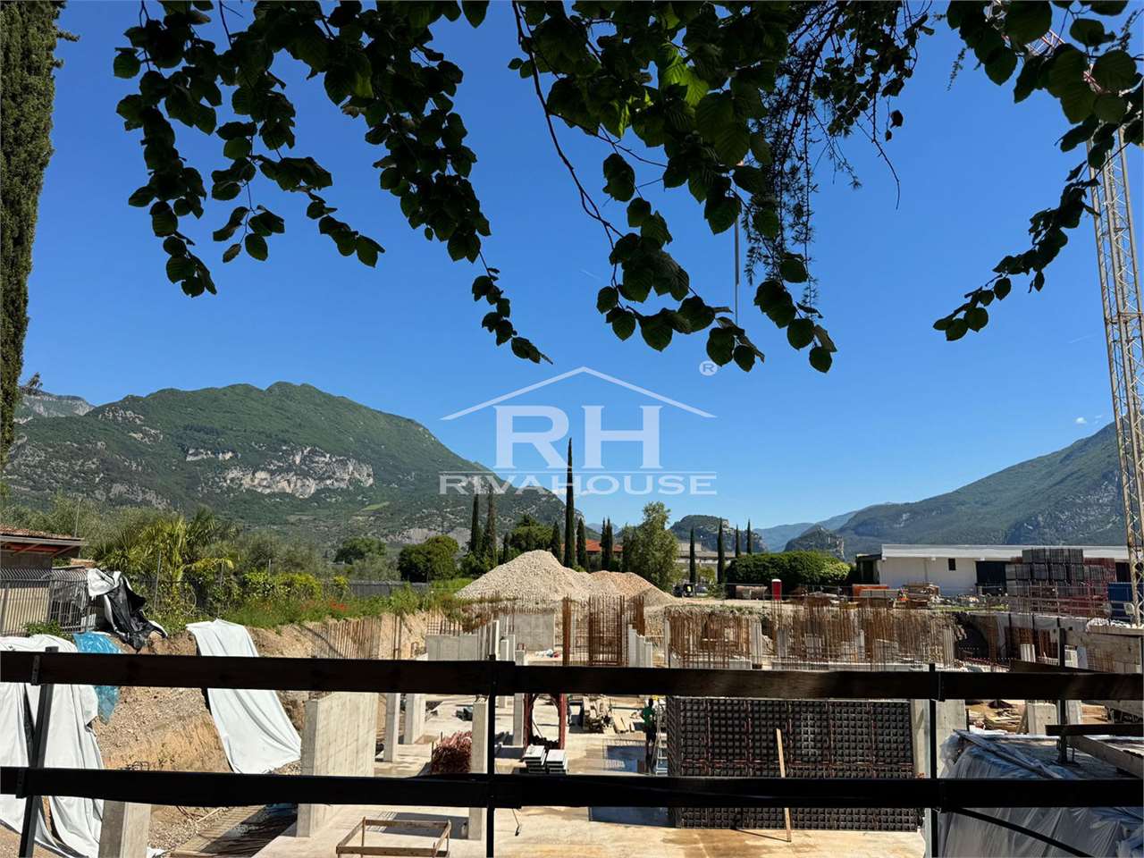 RIF. 44-3 - NUOVO TRILOCALE PERSONALIZZABILE CON GIARDINO