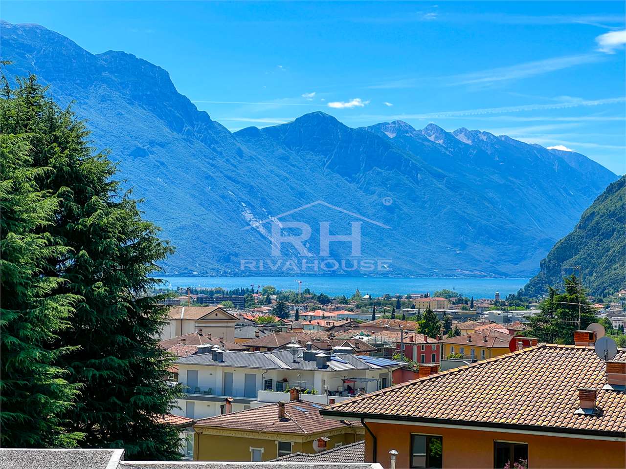 RIF. 01 - BILOCALE VISTA LAGO ESENTE GILMOZZI, CON PISCINA