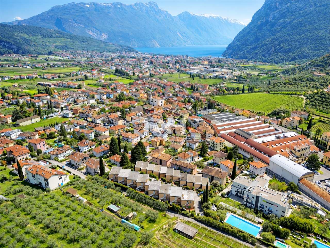 RIF. 01 - BILOCALE VISTA LAGO ESENTE GILMOZZI, CON PISCINA