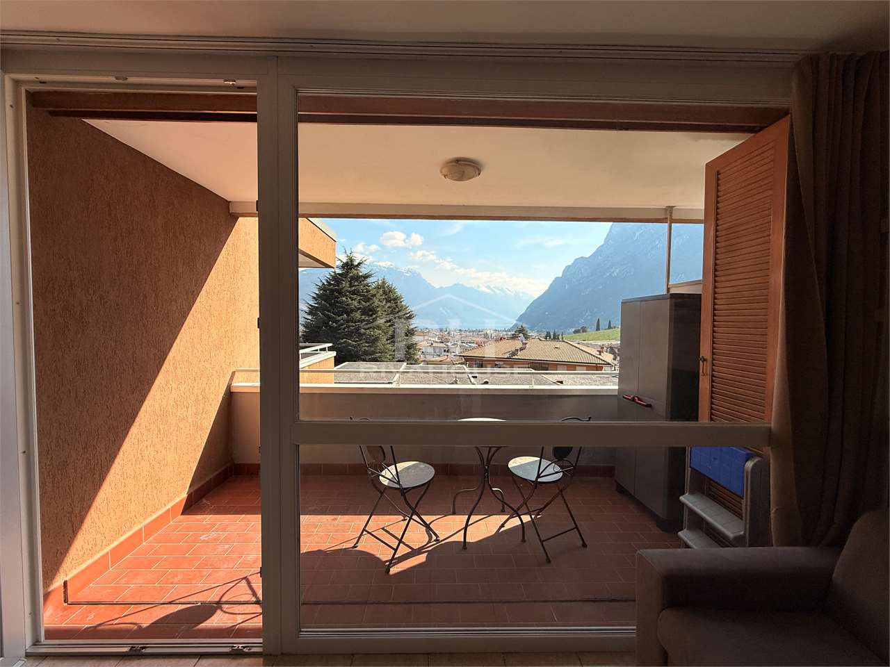 RIF. 01 - BILOCALE VISTA LAGO ESENTE GILMOZZI, CON PISCINA