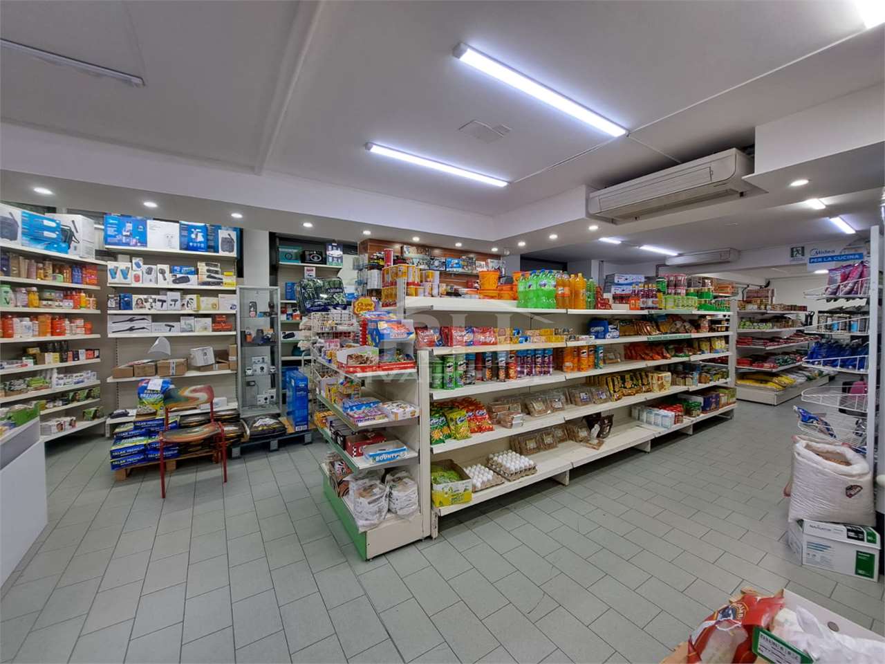 REF. 12 - STORE FOR SALE ON CORSO ROSMINI