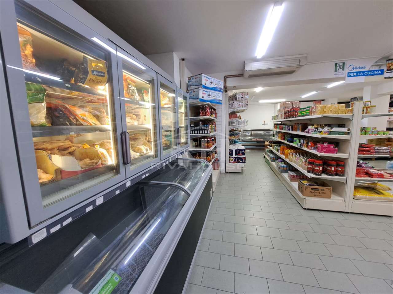 REF. 12 - STORE FOR SALE ON CORSO ROSMINI