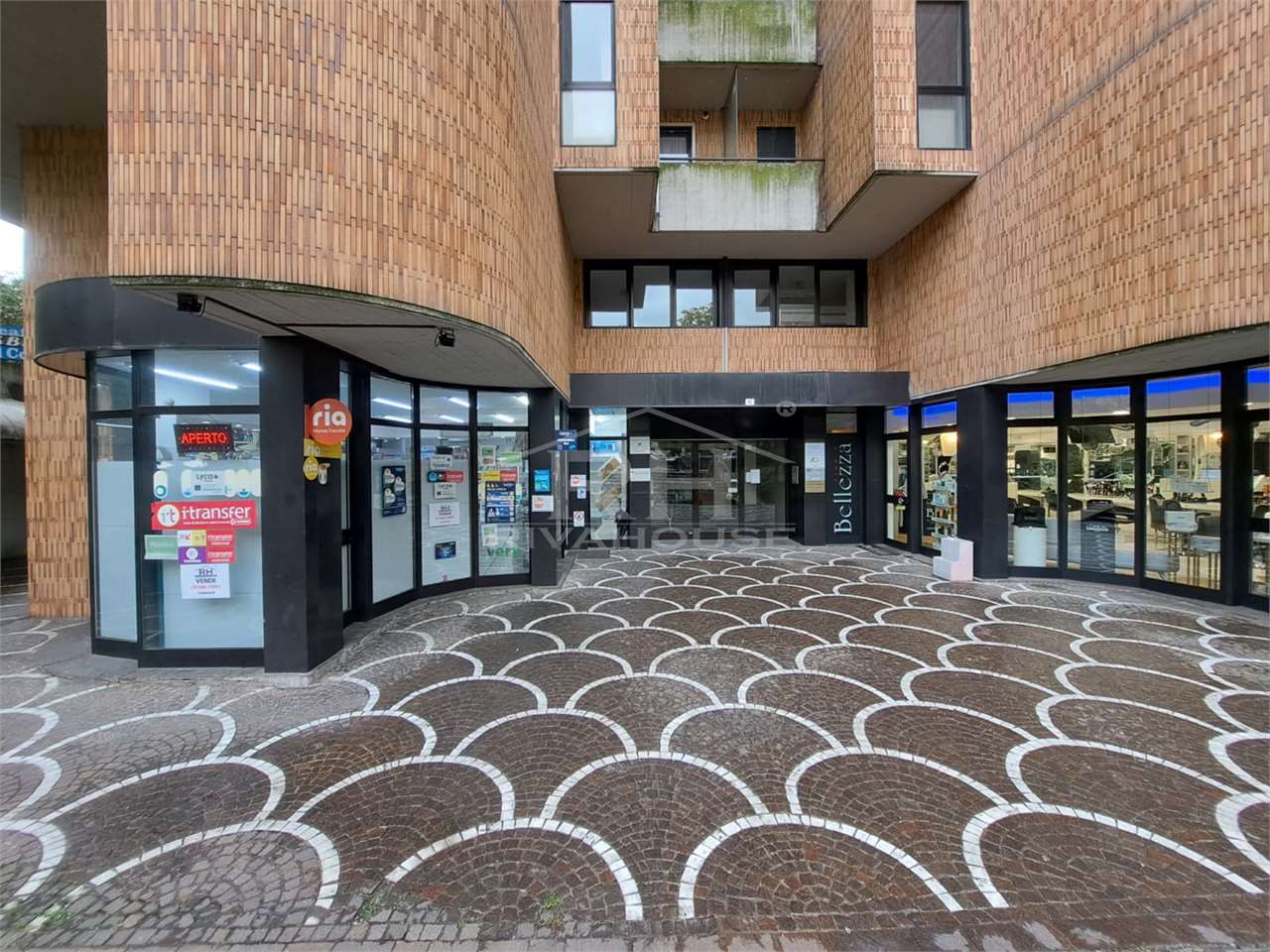REF. 12 - STORE FOR SALE ON CORSO ROSMINI