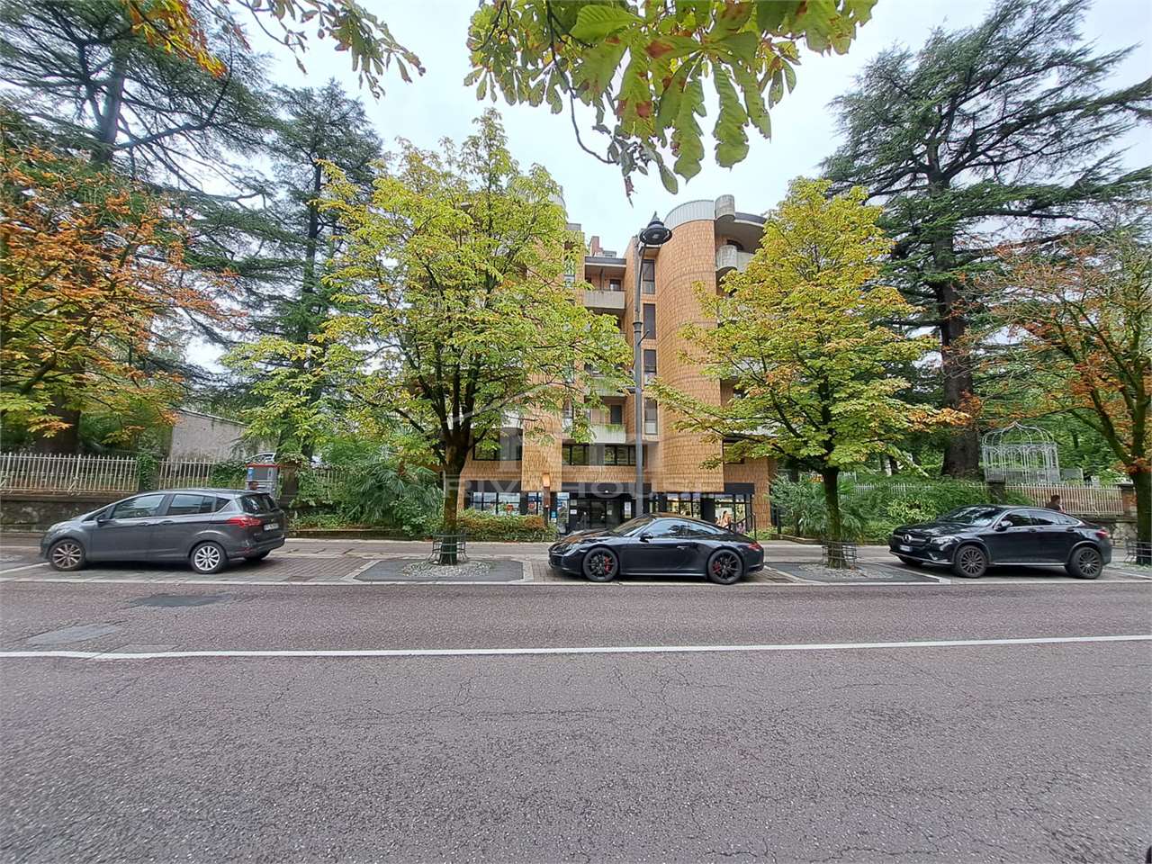 REF. 12 - STORE FOR SALE ON CORSO ROSMINI
