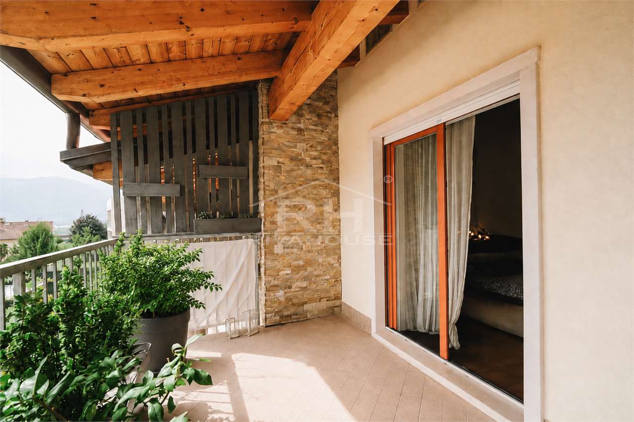 RIF. 15 - VILLA A SCHIERA CON GIARDINO