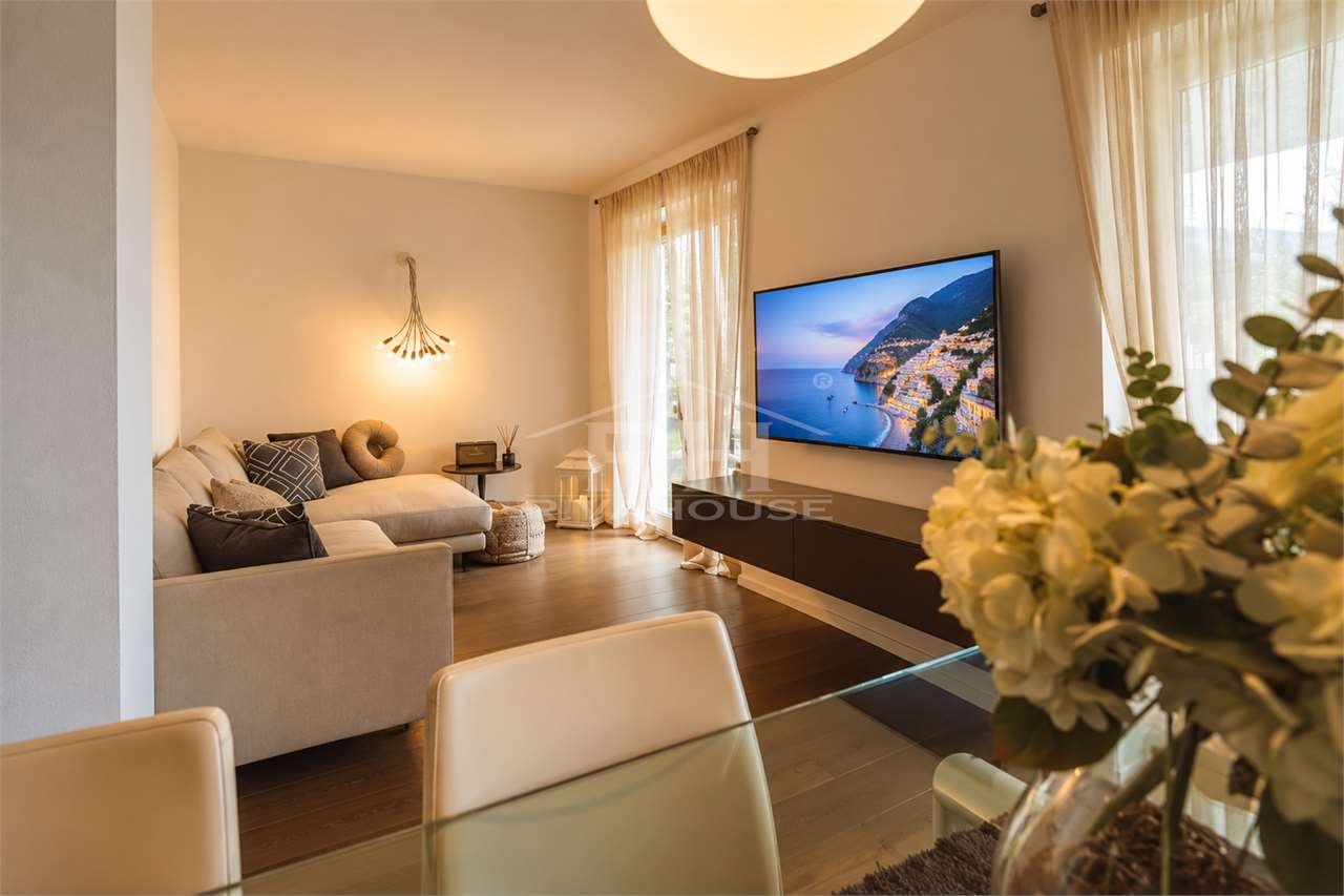 RIF. 15 - VILLA A SCHIERA CON GIARDINO