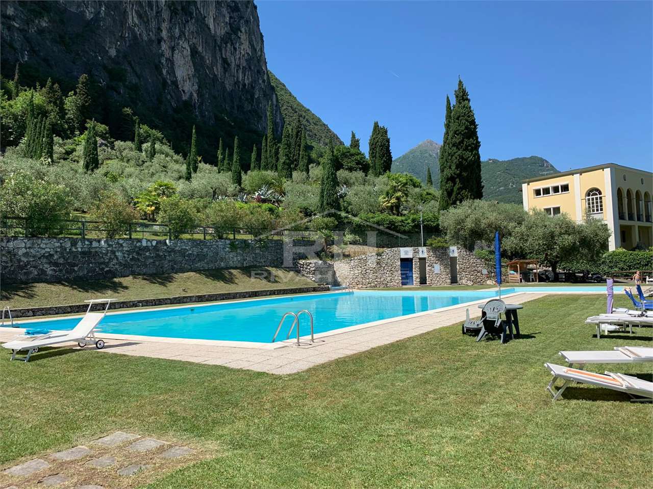 RIF. 23 - MONOLOCALE CON PISCINA