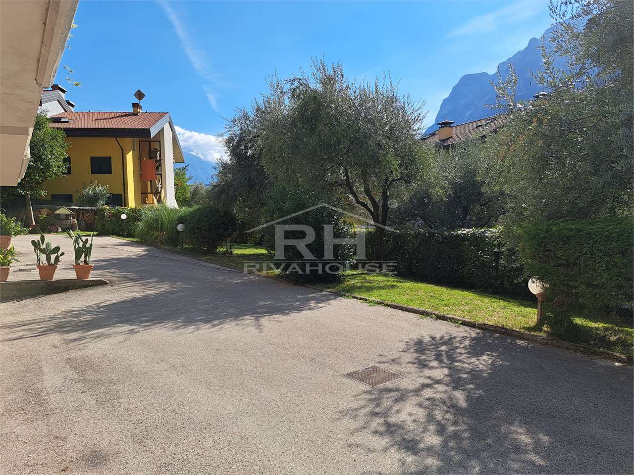 REF. 27 - LARGE TWO-ROOM APARTMENT WITH PANORAMIC VIEWS