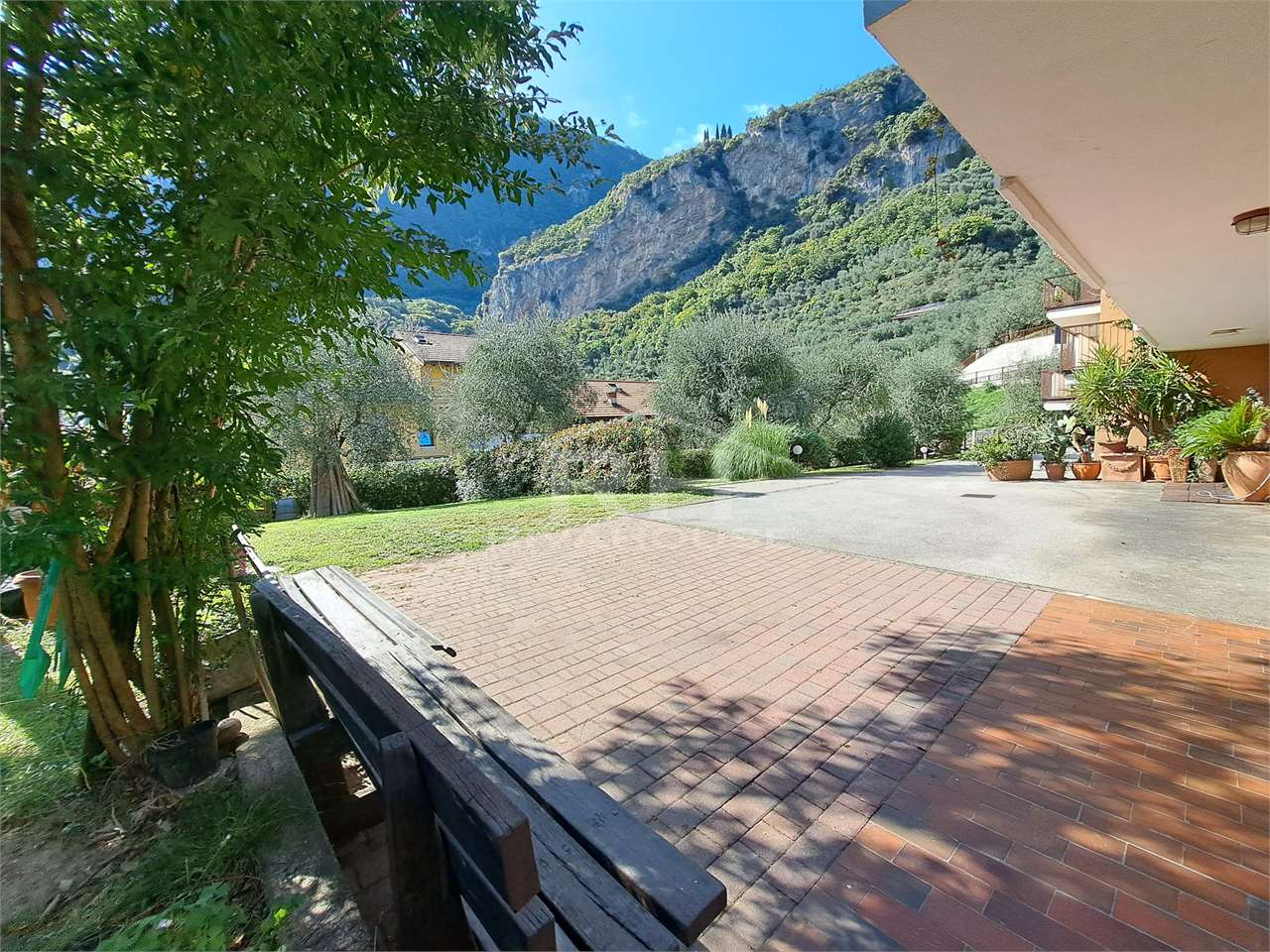REF. 27 - LARGE TWO-ROOM APARTMENT WITH PANORAMIC VIEWS