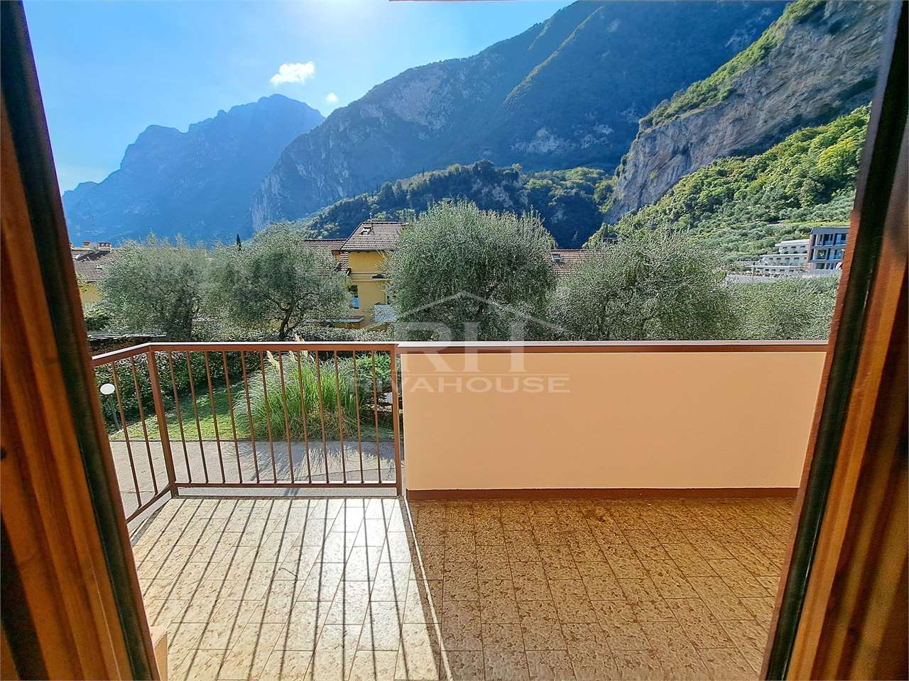 REF. 27 - LARGE TWO-ROOM APARTMENT WITH PANORAMIC VIEWS